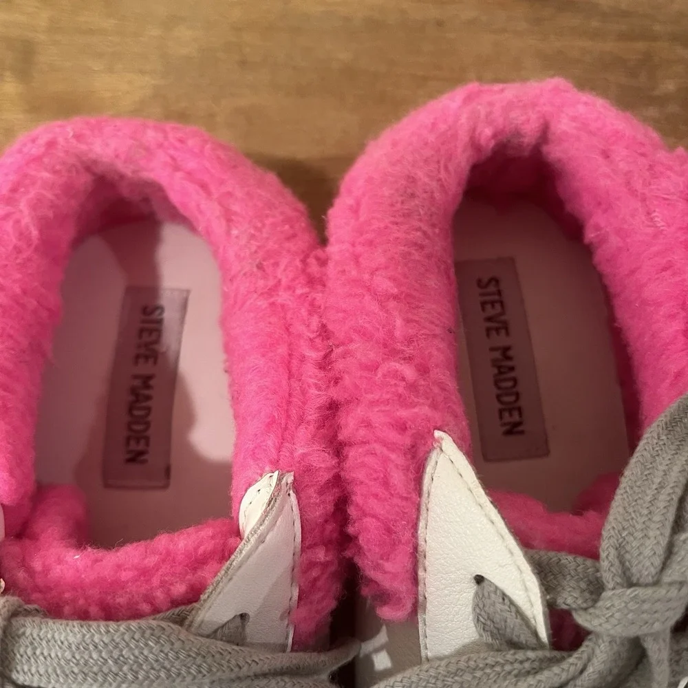 Steve Madden Polaris Sherpa Fashion Sneaker Shoes‎ White Pink Faux Fur Y2K ~7.5